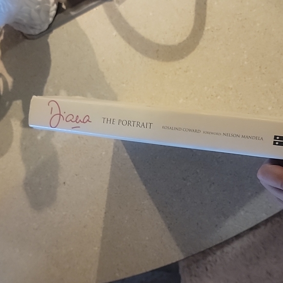 Diana The Portrait Book - Picture 10 of 10